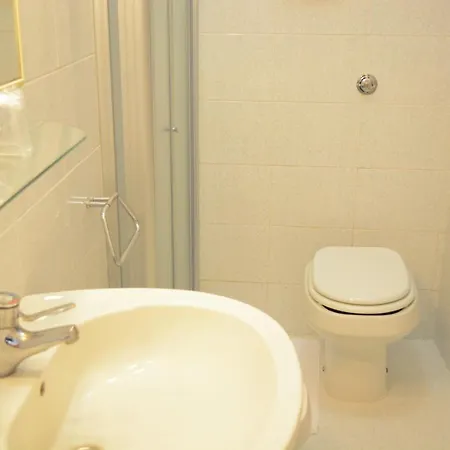 Cantina Dell'arte 2* أسكولي بيتشينو